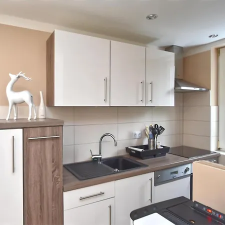 Dom wakacyjny Forest-fringed Comfort