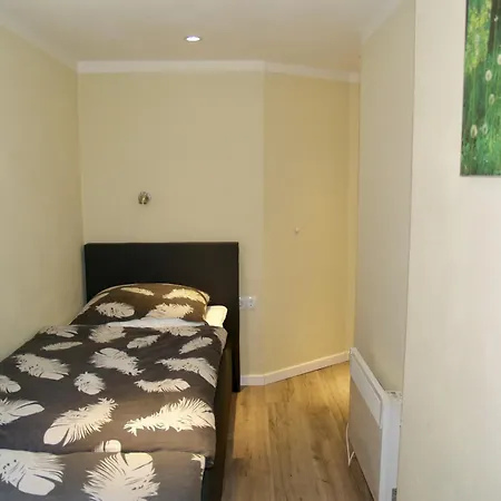 Forest-fringed Comfort Dom wakacyjny