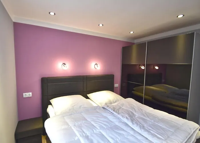 بيت للعطل Forest-fringed Comfort *